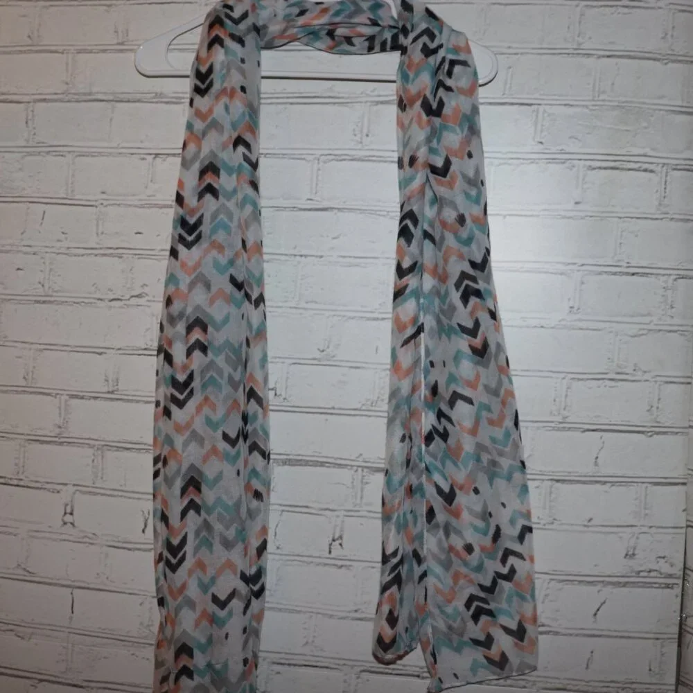 🧣 Westloop Chevron Print Scarf · 30